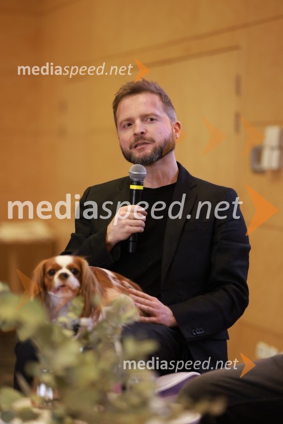  Tomato Košir, oblikovalec vidnih sporočil in pronicljivi vizualni komentator26. SKOJ, drugi dan konference