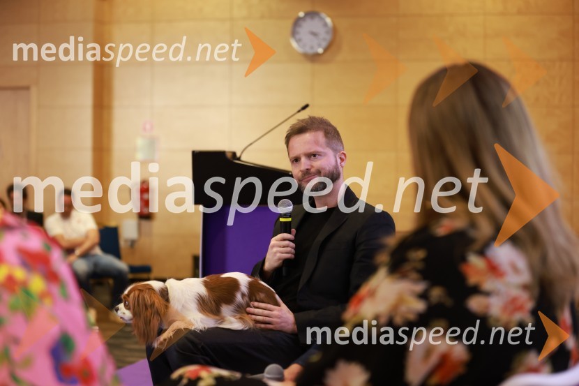  Tomato Košir, oblikovalec vidnih sporočil in pronicljivi vizualni komentator26. SKOJ, drugi dan konference