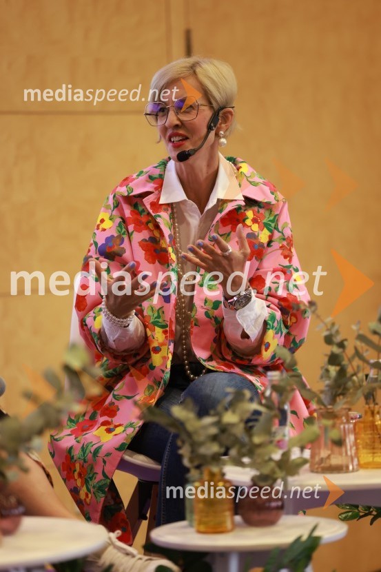  Anja Rebek,  ustanoviteljica, partnerka in kreativna direktorica, Fabulatorij d.o.o.26. SKOJ, drugi dan konference