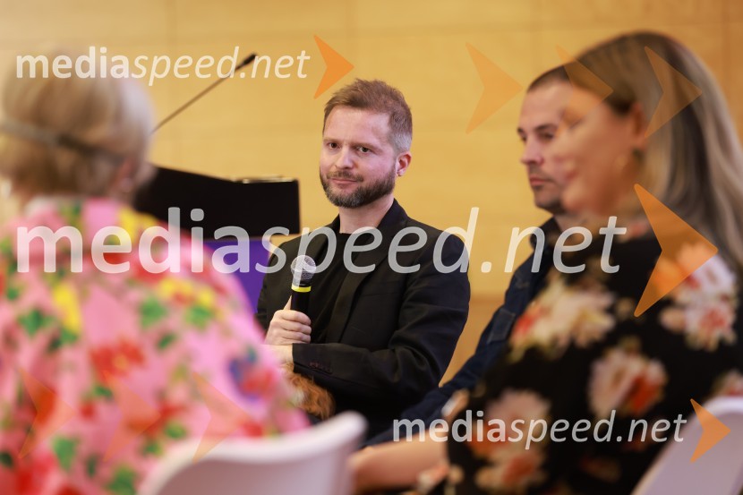  Tomato Košir, oblikovalec vidnih sporočil in pronicljivi vizualni komentator26. SKOJ, drugi dan konference