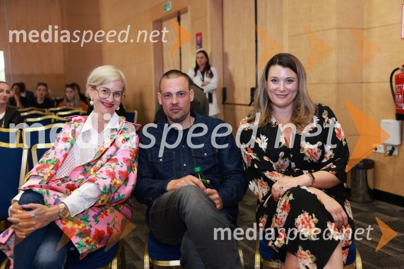  Anja Rebek,  ustanoviteljica, partnerka in kreativna direktorica, Fabulatorij d.o.o.;  Tine Lugarič, kreativni direktor, agencija Trampolin;  Milena  Jakovljević, strateška direktorica, DROM agency26. SKOJ, drugi dan konference