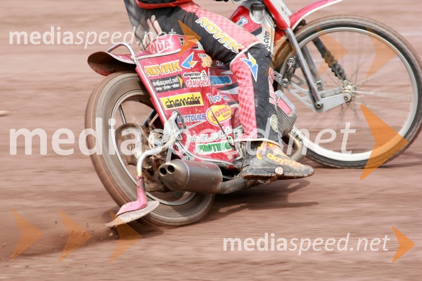 EXCLUSIVE: The world premiere and homologation of the new Akrapovic speedway silencer