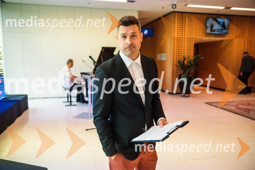  Klemen Bučan, radijski voditelj, stand-up komik, DJJubilejni 10. Festvina