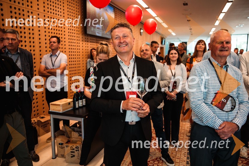  Danilo Steyer,   vinar, Steyer Vina; vinski vitez, predsednik Vinske reprezentance SlovenijeJubilejni 10. Festvina