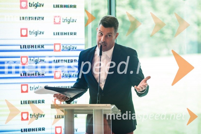  Klemen Bučan, radijski voditelj, stand-up komik, DJJubilejni 10. Festvina