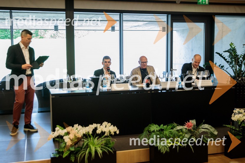  Klemen Bučan, radijski voditelj, stand-up komik, DJ;  Kristijan Harjač, vodja restavracije, Agli Amici Rovinj;  Matjaž Povše;  Martin GruzovinJubilejni 10. Festvina