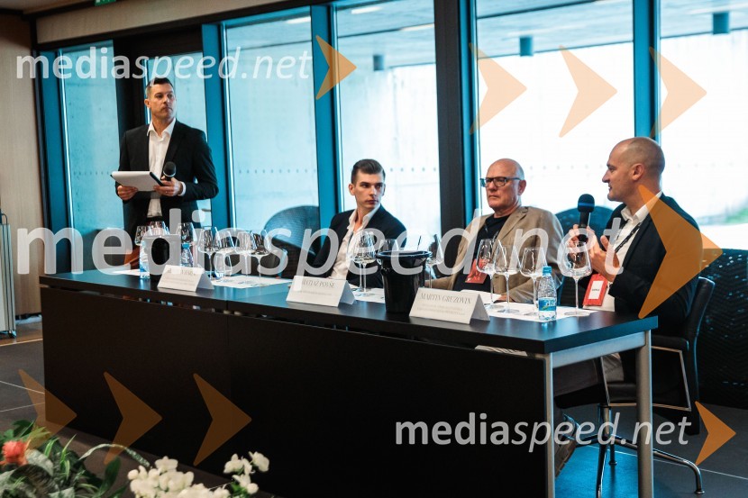  Klemen Bučan, radijski voditelj, stand-up komik, DJ;  Kristijan Harjač, vodja restavracije, Agli Amici Rovinj;  Matjaž Povše;  Martin GruzovinJubilejni 10. Festvina