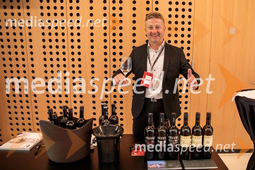  Danilo Steyer,   vinar, Steyer Vina; vinski vitez, predsednik Vinske reprezentance SlovenijeJubilejni 10. Festvina