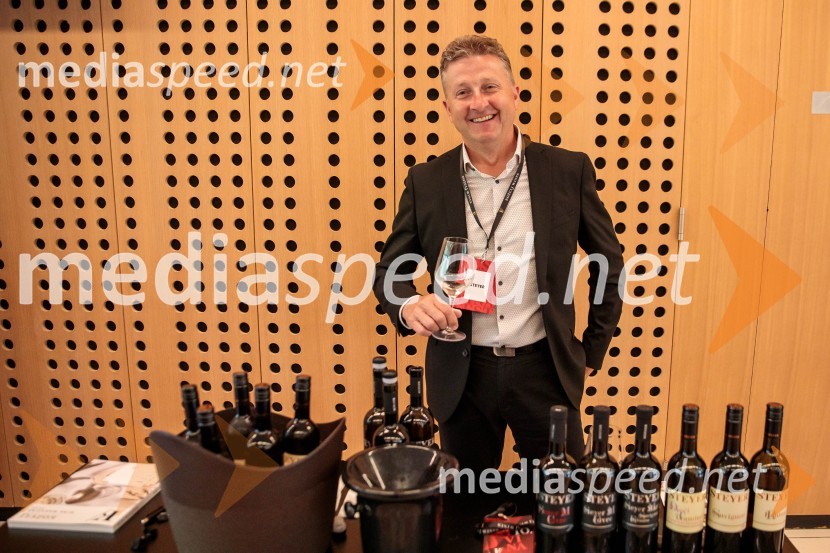  Danilo Steyer,   vinar, Steyer Vina; vinski vitez, predsednik Vinske reprezentance SlovenijeJubilejni 10. Festvina