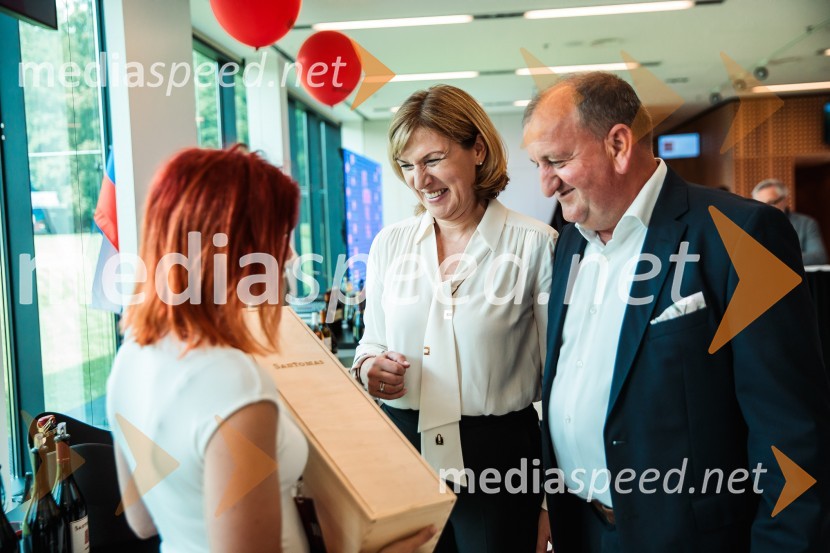  Nika Glavina, 10. vinska kraljica slovenske Istre;  Jana Koželj, Koželj d.o.o.;  Jože Koželj, direktor Koželj d.o.o.Jubilejni 10. Festvina