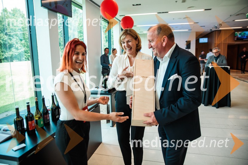  Nika Glavina, 10. vinska kraljica slovenske Istre;  Jana Koželj, Koželj d.o.o.;  Jože Koželj, direktor Koželj d.o.o.Jubilejni 10. Festvina