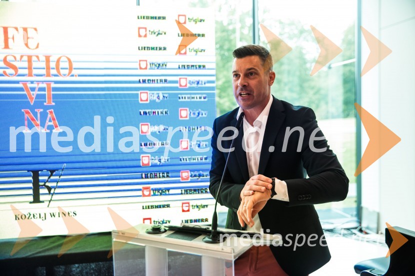  Klemen Bučan, radijski voditelj, stand-up komik, DJJubilejni 10. Festvina