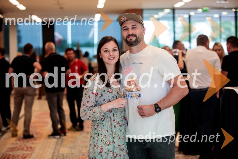  Sara Domajnko, deskarka na snegu;  Filip Flisar, nekdanji smučar prostega sloga in lastnik blagovne znamke Pohorska šunkaJubilejni 10. Festvina
