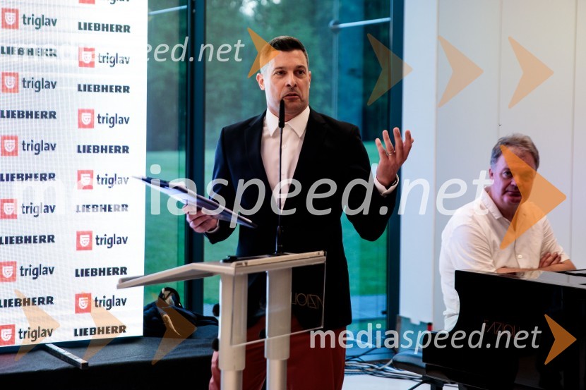  Klemen Bučan, radijski voditelj, stand-up komik, DJJubilejni 10. Festvina