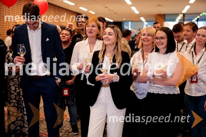  Jana Koželj, Koželj d.o.o.;  Lucija Koželj, Koželj d.o.o.;  Lea Domadenik, marketing in prodaja, Koželj d.o.o.Jubilejni 10. Festvina