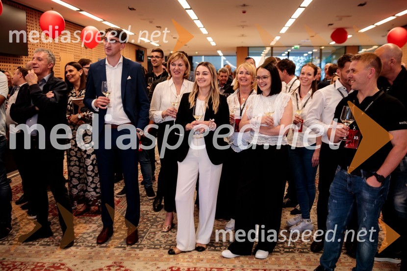  Rok Koželj, AmCham;  Jana Koželj, Koželj d.o.o.;  Lucija Koželj, Koželj d.o.o.;  Lea Domadenik, marketing in prodaja, Koželj d.o.o.Jubilejni 10. Festvina