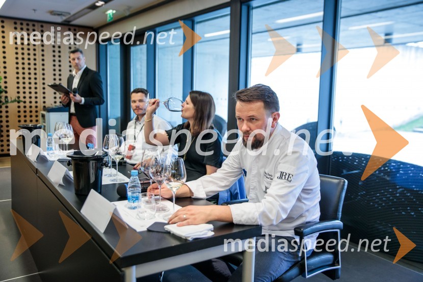  Mitja Železnik, vodja ključnih kupcev pri Koželj wines;  Nina Bratovž, sommelierka JB restavracija;  Marko Pavčnik, chef, restavracija PavusJubilejni 10. Festvina