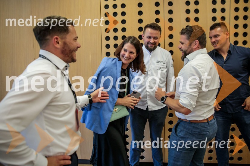  Mitja Železnik, vodja ključnih kupcev pri Koželj wines;  Nina Bratovž, sommelierka JB restavracija;  Marko Pavčnik, chef, restavracija Pavus;  ... ;  ... Jubilejni 10. Festvina