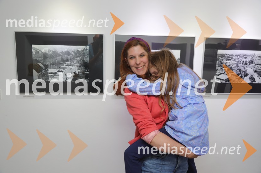  Petra Skok, novinarka, TV MariborOdprtje fotografske razstave avtorja Dragiše Modrinjaka