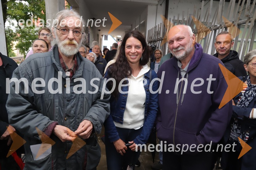 Odprtje fotografske razstave avtorja Dragiše Modrinjaka