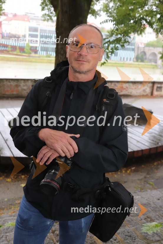  Andrej Petelinšek, fotograf, VečerOdprtje fotografske razstave avtorja Dragiše Modrinjaka