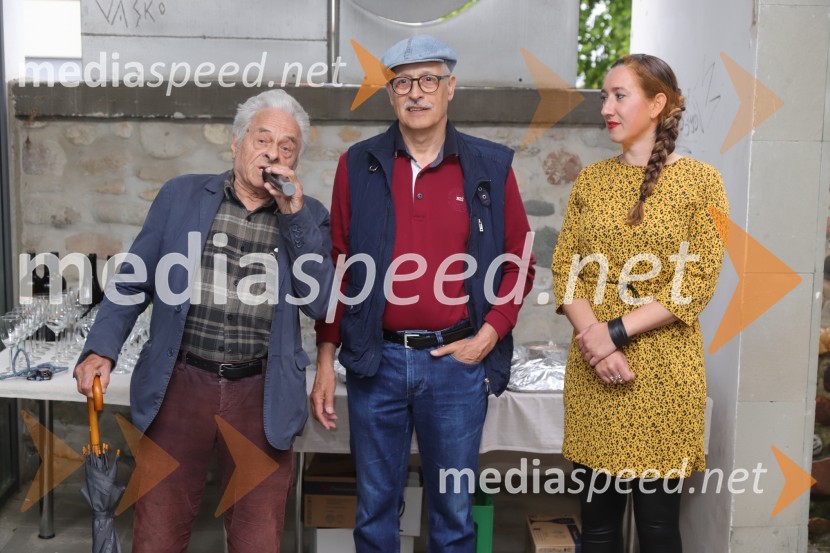  Smiljan Pušenjak, fotograf;  Miha Kacafura, fotograf;  Maja Modrinjak, FotografinjaOdprtje fotografske razstave avtorja Dragiše Modrinjaka