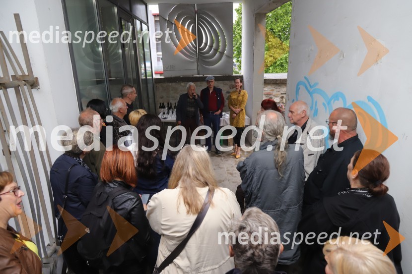  Katja Novak, vodja promocijskih projektov, Cankarjev domOdprtje fotografske razstave avtorja Dragiše Modrinjaka