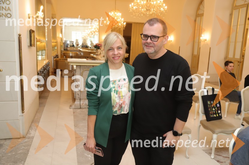  Daša Šprinčnik, izvršna producentka in odnosi z javnostmi;  Alan Kavčič, predstavnik za odnose z javnostmi SNG MariborNovinarska konferenca pred začetkom 59. Festivala Borštnikovo srečanje