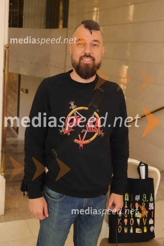  Matej Regent, novinar, Toti radioNovinarska konferenca pred začetkom 59. Festivala Borštnikovo srečanje