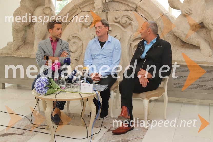  Aleš Novak, umetniški direktor Festival Borštnikovo srečanje;  Branko Šturbej, igralec;  Danilo Rošker, direktor SNG MariborNovinarska konferenca pred začetkom 59. Festivala Borštnikovo srečanje