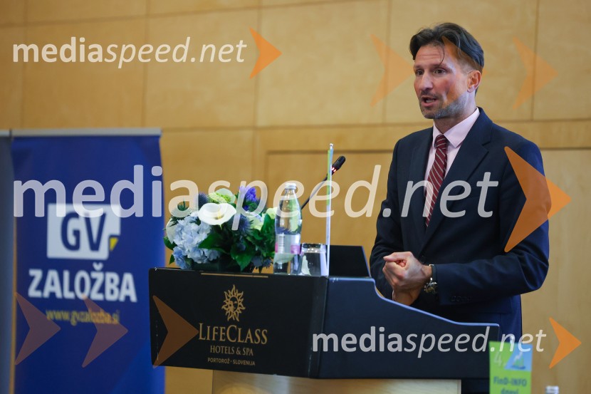 mag. Kristijan Hvala, vodja področja ekonomike poslovanja Združenja bank Slovenije4. Find-Info dnevi 2024