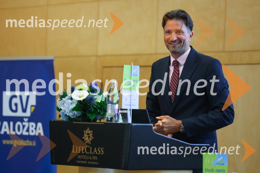 mag. Kristijan Hvala, vodja področja ekonomike poslovanja Združenja bank Slovenije4. Find-Info dnevi 2024