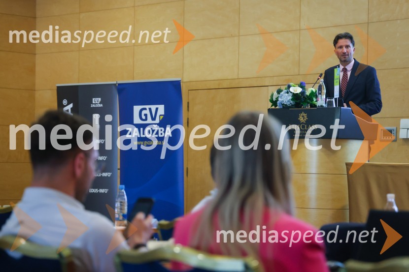 mag. Kristijan Hvala, vodja področja ekonomike poslovanja Združenja bank Slovenije4. Find-Info dnevi 2024