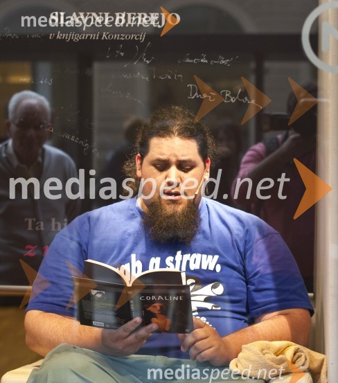Boštjan Gorenc - Pižama, stand up komikSlavni berejo v knjigarni Konzorcij