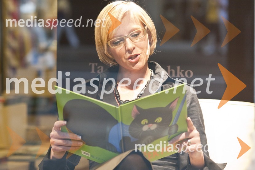 Anja Križnik Tomažin, TV voditeljicaSlavni berejo v knjigarni Konzorcij