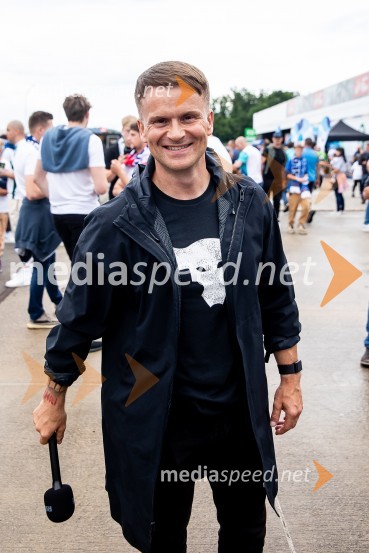  Tadej Bricelj, voditeljPripravljalna tekma za Euro 2024: Slovenija – Armenija