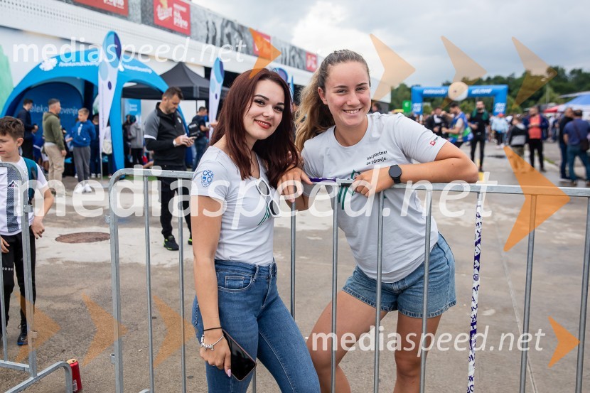  Teja Arlič, radijska voditeljica;  ... Pripravljalna tekma za Euro 2024: Slovenija – Armenija