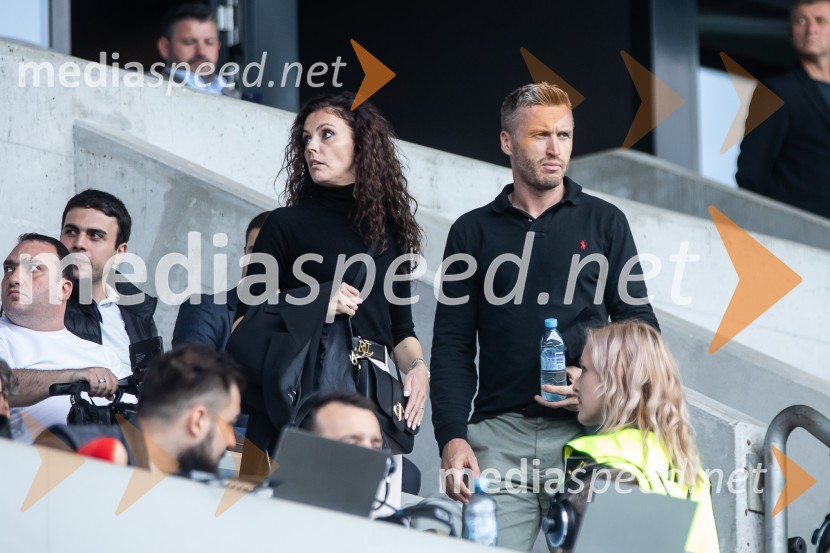  Ana Avdić;  Denis Avdić, voditeljPripravljalna tekma za Euro 2024: Slovenija – Armenija