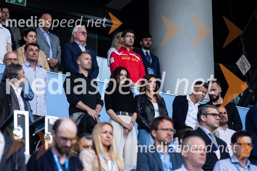  Denis Avdić, voditelj;  Ana Avdić;  ... Pripravljalna tekma za Euro 2024: Slovenija – Armenija