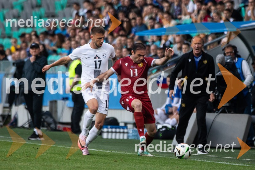  Jan Mlakar, nogometaš;  ... Pripravljalna tekma za Euro 2024: Slovenija – Armenija