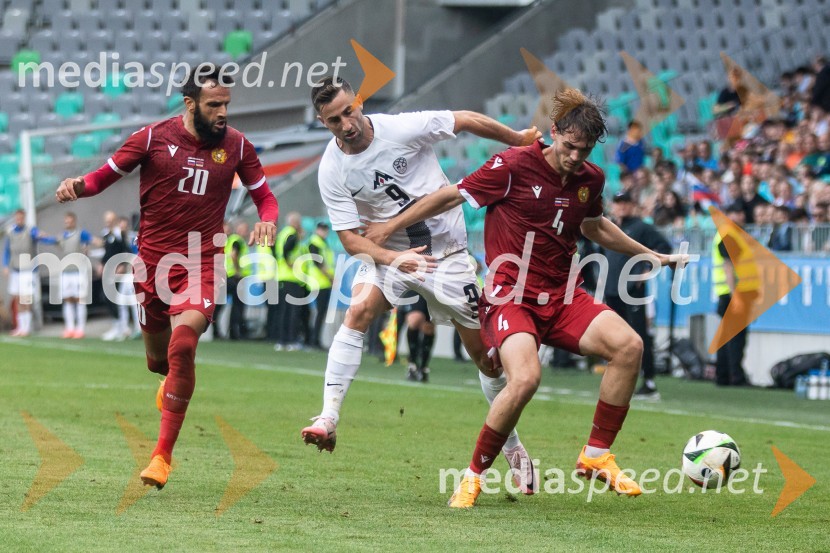  Artak Dashyan, nogometaš, Armenija;  Andraž Šporar, nogometaš;  Georgiy Harutyunyan, nogometaš, ArmenijaPripravljalna tekma za Euro 2024: Slovenija – Armenija