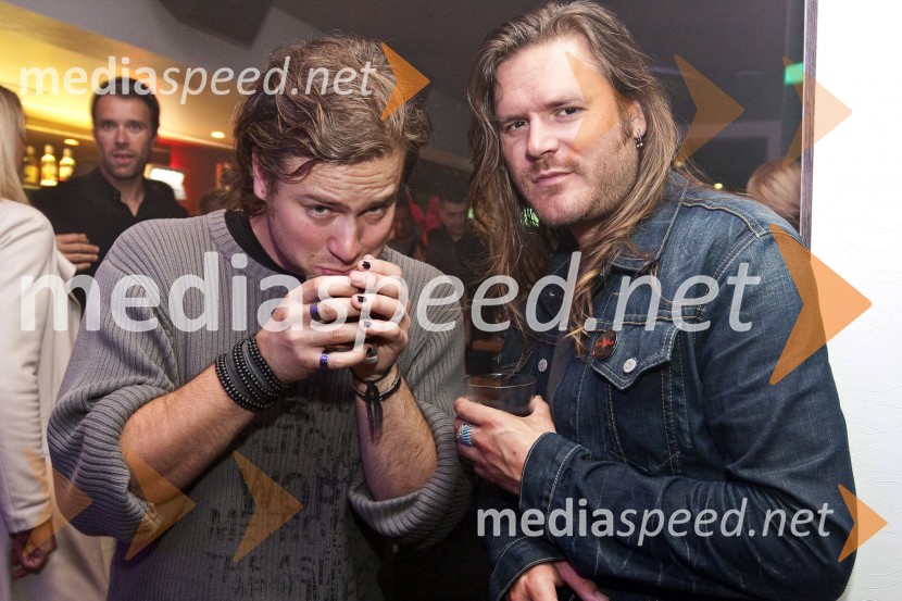 Anže Gallus Petelin, umetnik in Sergej Pobegajlo, kitarist skupine BillysiPlayboy party