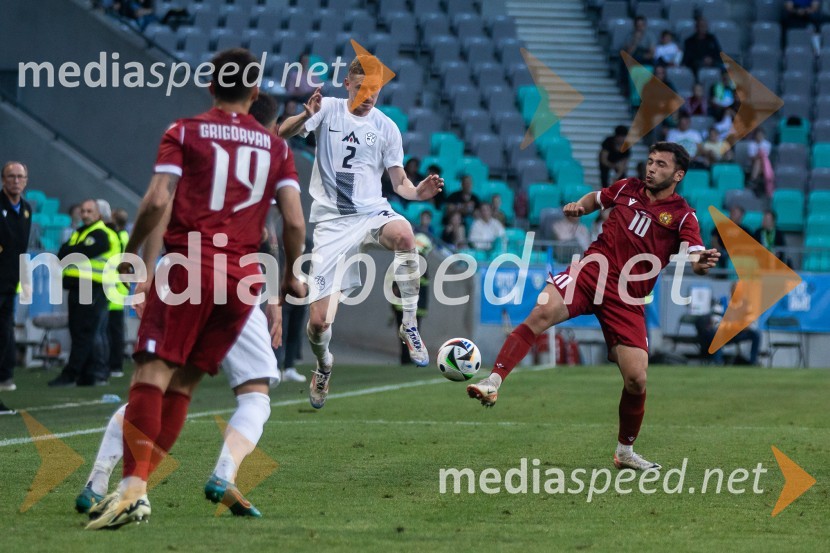  Žan  Karničnik, nogometaš;  ... Pripravljalna tekma za Euro 2024: Slovenija – Armenija