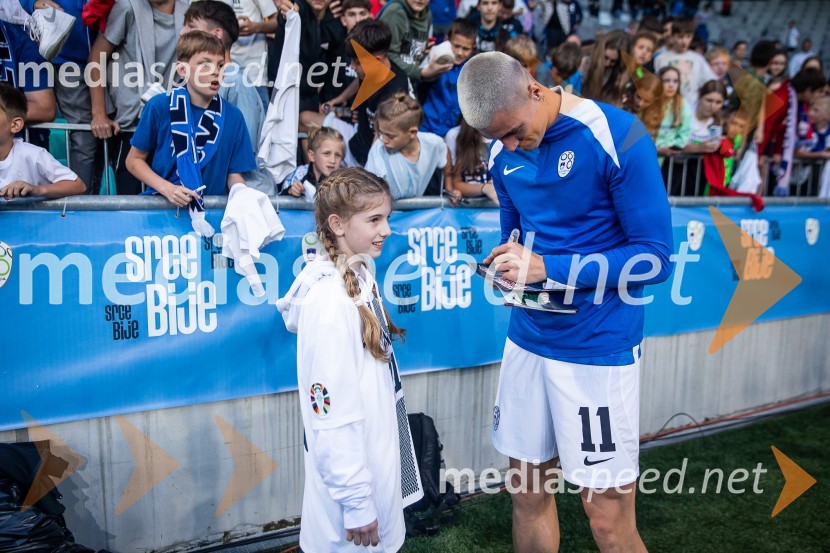  ... ;  Benjamin Šeško, nogometašPripravljalna tekma za Euro 2024: Slovenija – Armenija