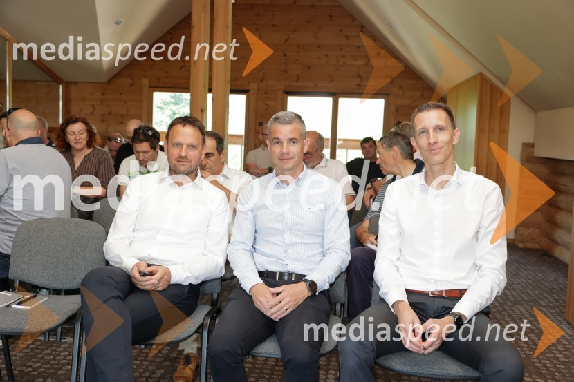  Franci Bolta, direktor znamke Audi pri podjetju Porsche Slovenija d.o.o.;  ... ;  ... Audi A3, slovenska predstavitev