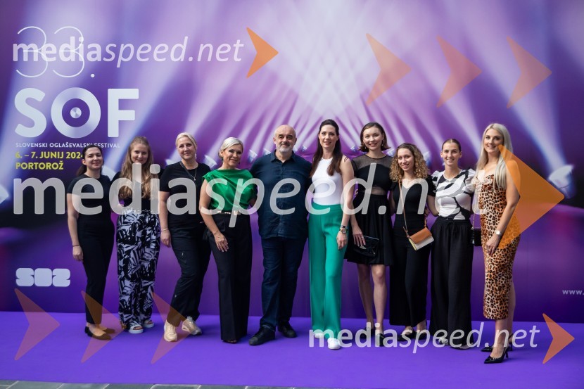  ... ;  ... ;  ... ;  Mojca Briščik, direktorica SOZ (Slovenska oglaševalska zbornica);  Boštjan Napotnik, kreativni direktor, Futura DDB;  ... ;  ... ;  ... ;  ... ;  ... 33. SOF, podelitev nagrad