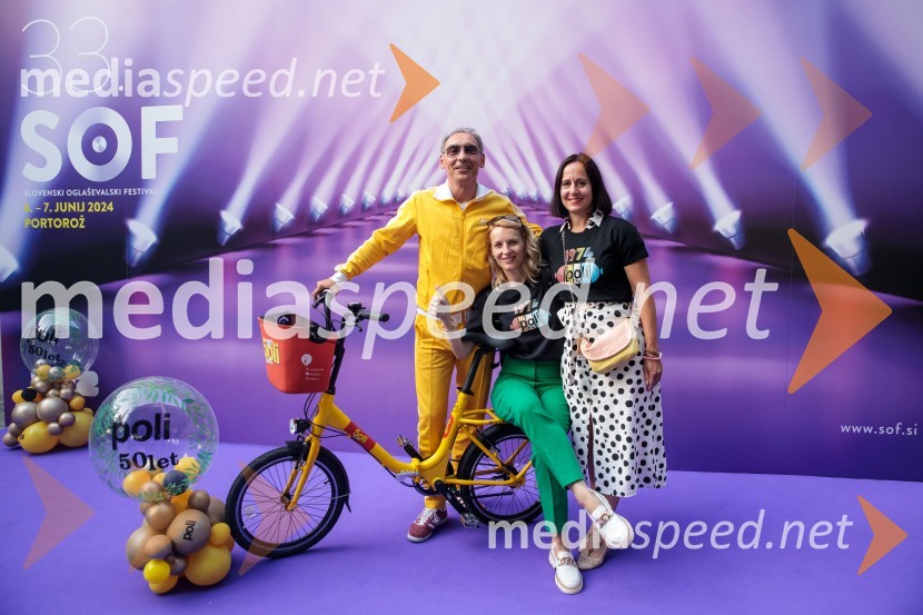  Tadej Toš, stand up komik;  Suzana Petek, Perutnina Ptuj;  Barbara Stopinšek, vodja blagovne znamke Poli v Skupini Perutnina Ptuj33. SOF, podelitev nagrad