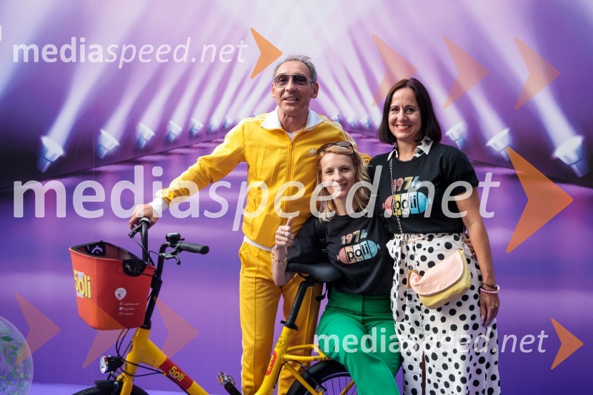  Tadej Toš, stand up komik;  Suzana Petek, Perutnina Ptuj;  Barbara Stopinšek, vodja blagovne znamke Poli v Skupini Perutnina Ptuj33. SOF, podelitev nagrad