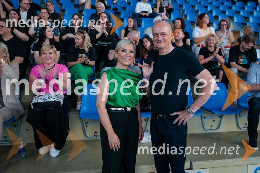  Mojca Briščik, direktorica SOZ (Slovenska oglaševalska zbornica);  Marko  Vičič, partner in izvršni direktor v agenciji Futura DDB33. SOF, podelitev nagrad