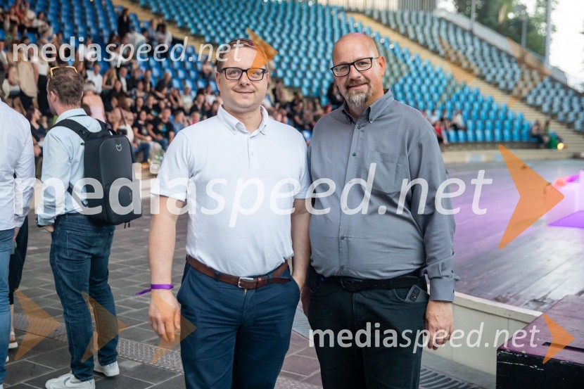  Aleš Petejan, direktor marketinga, Mastercard;  Leon Šikovec, svetovalec za poslovno komuniciranje NLB d.d.33. SOF, podelitev nagrad